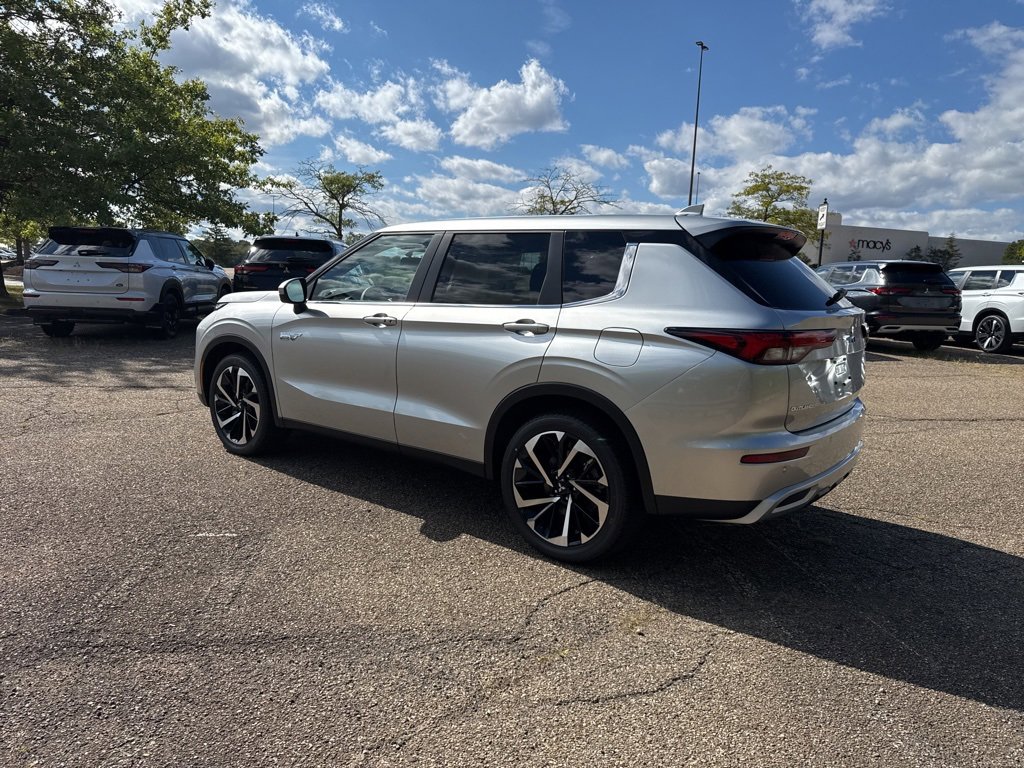 New 2025 Mitsubishi Outlander SE image 10