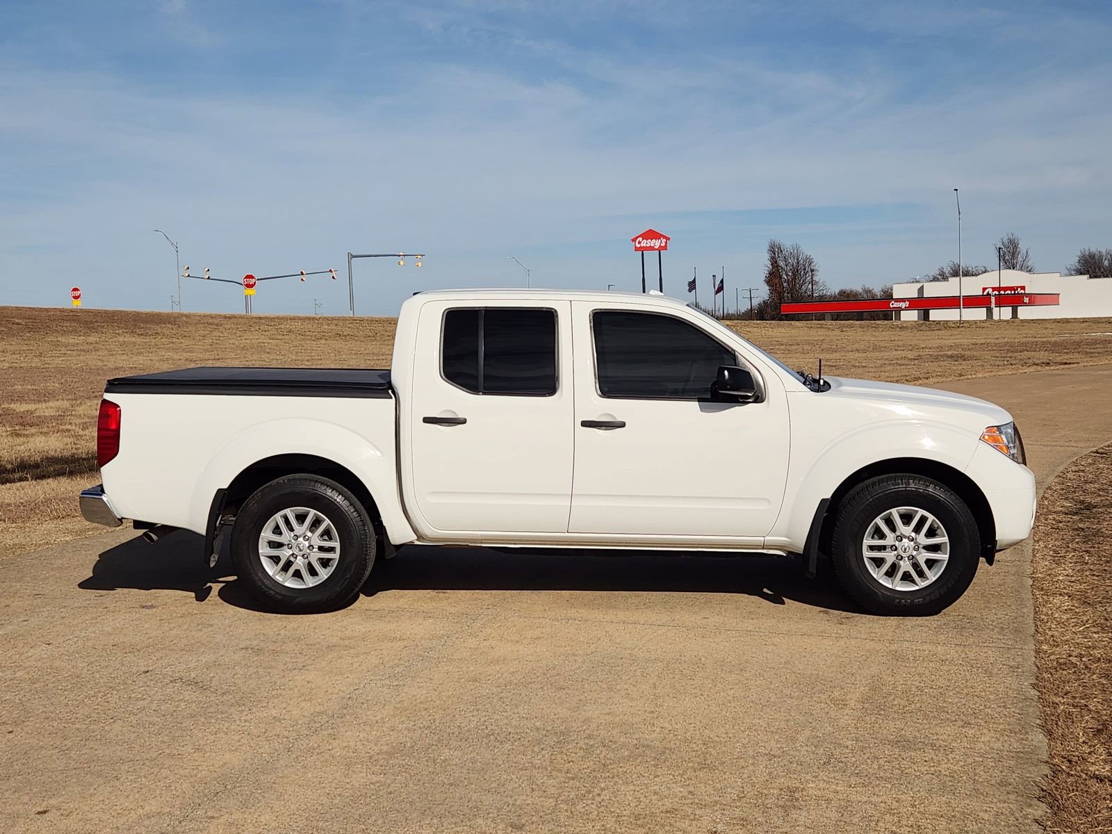 Used 2018 Nissan Frontier SV image 7