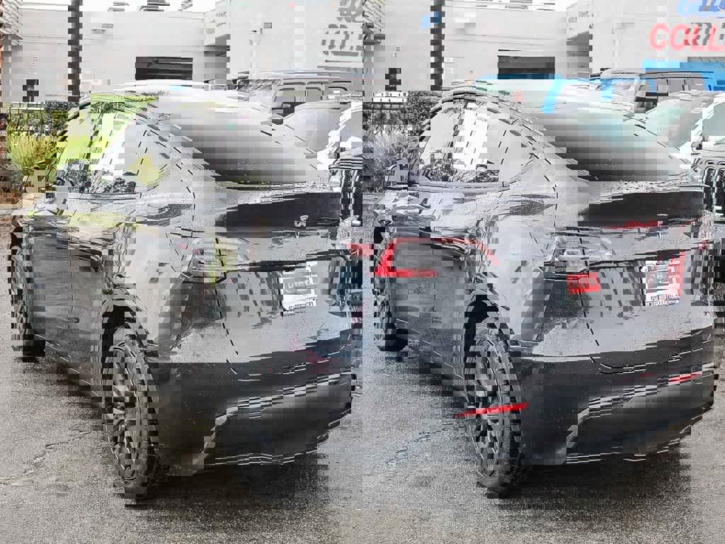 Used 2024 Tesla Model Y 2WD image 8