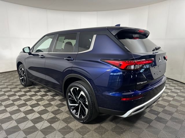 Used 2024 Mitsubishi Outlander SE Black Edition image 5