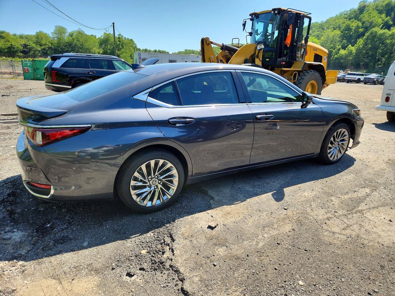 Used 2025 Lexus ES 300h Ultra Luxury w/ Accessory Package (Z2) FWD image 5