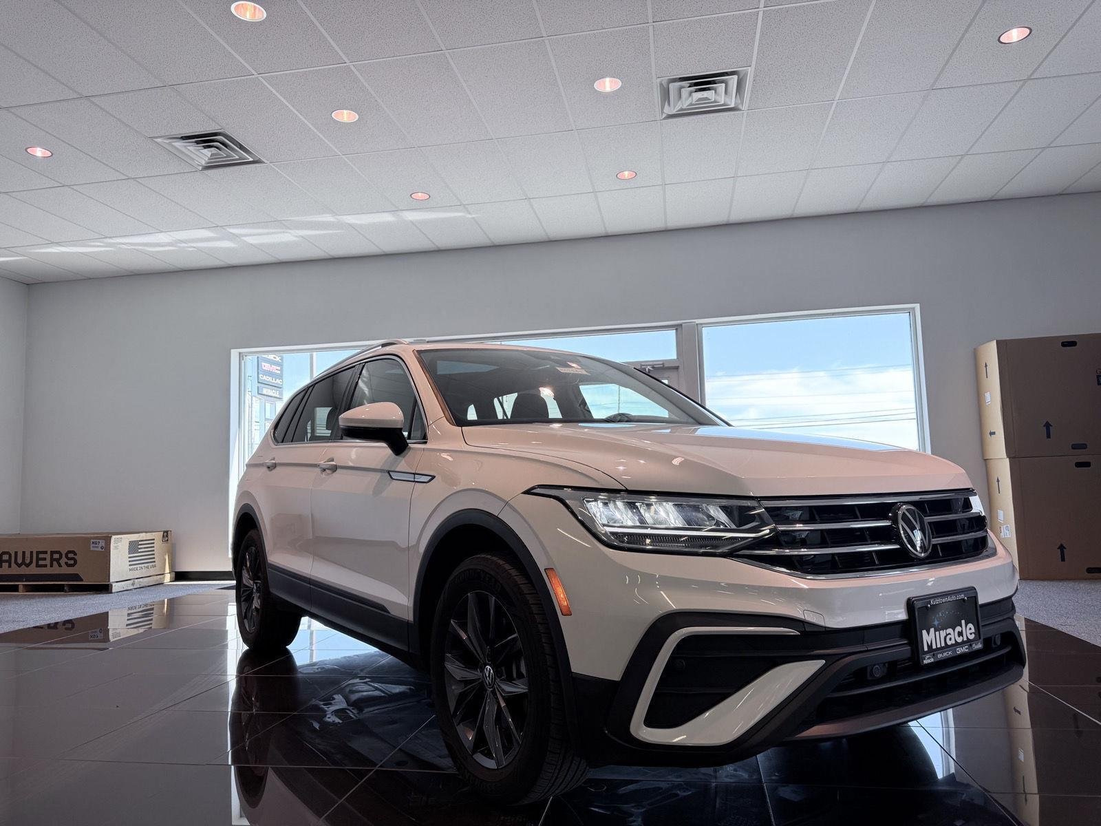 Used 2023 Volkswagen Tiguan SE AWD/4WD image 9