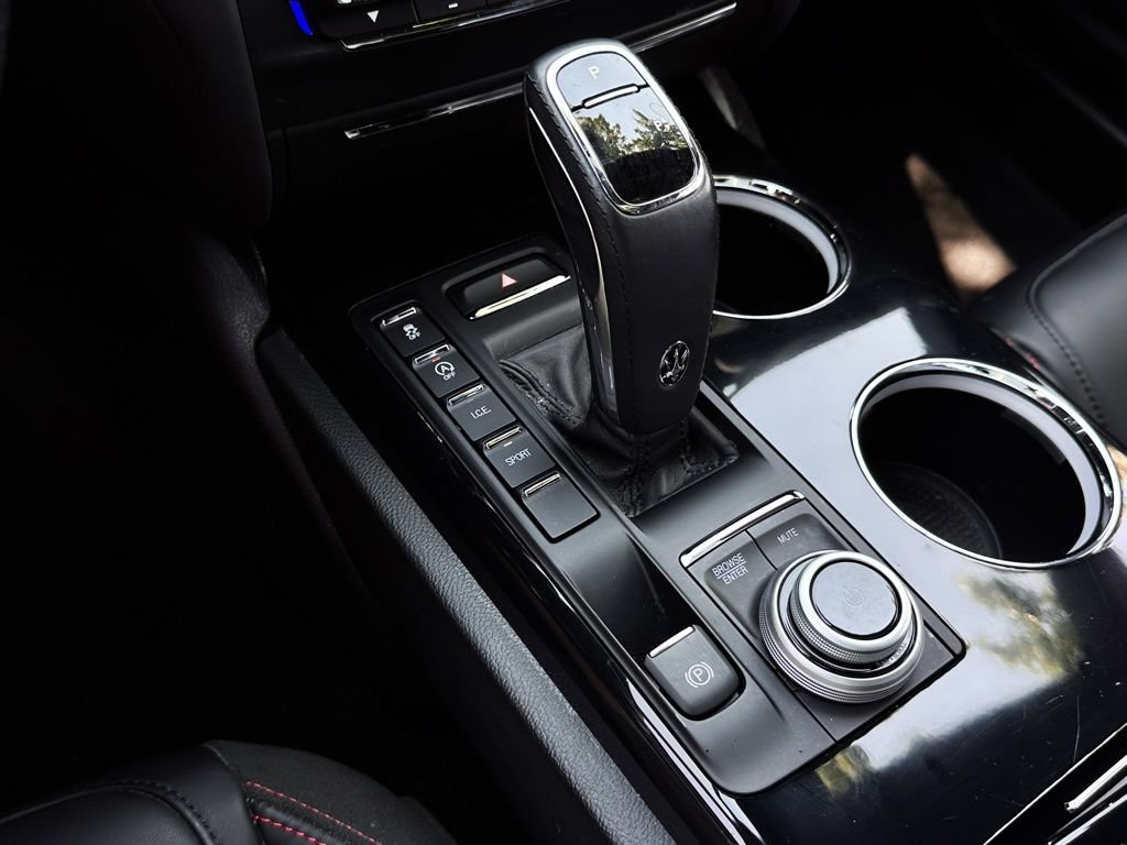 Used 2024 Maserati Ghibli Modena Q4 AWD/4WD image 15