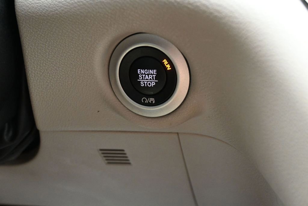 Used 2019 Chrysler Pacifica Touring Plus w/ Advanced Safetytec Group FWD image 21