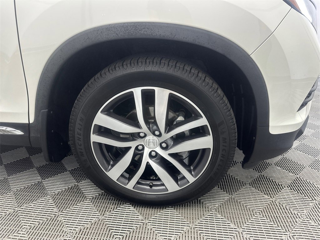 Used 2018 Honda Pilot Touring image 14