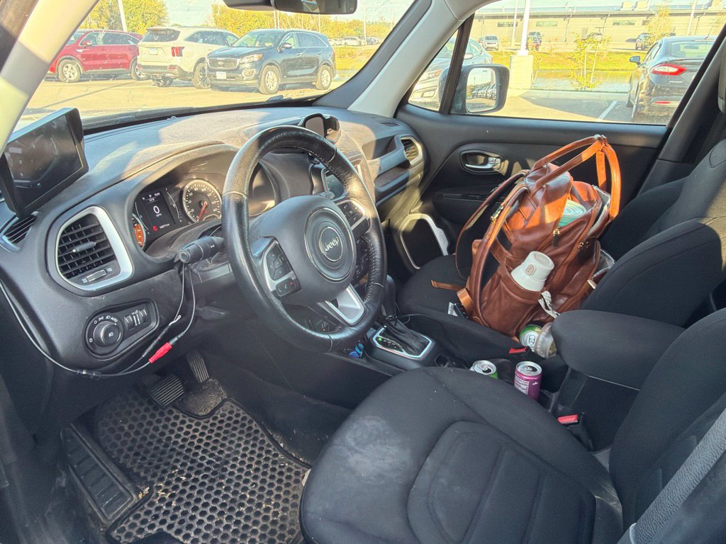 Used 2018 Jeep Renegade Latitude w/ Cold Weather Group AWD/4WD image 3