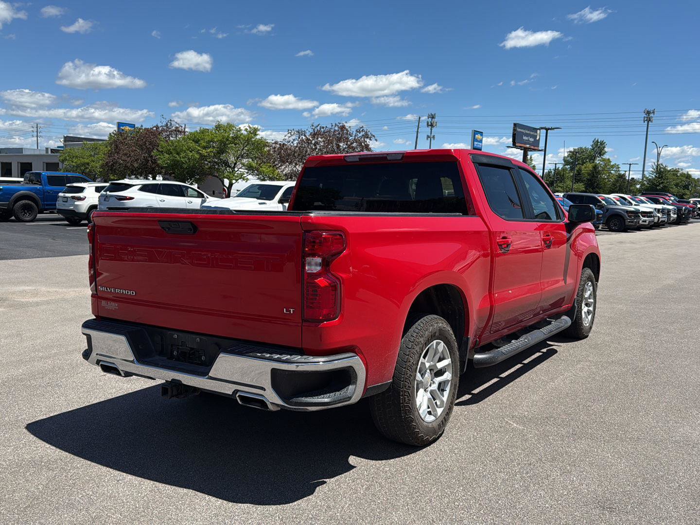 Used 2023 Chevrolet Silverado 1500 LT AWD/4WD image 3
