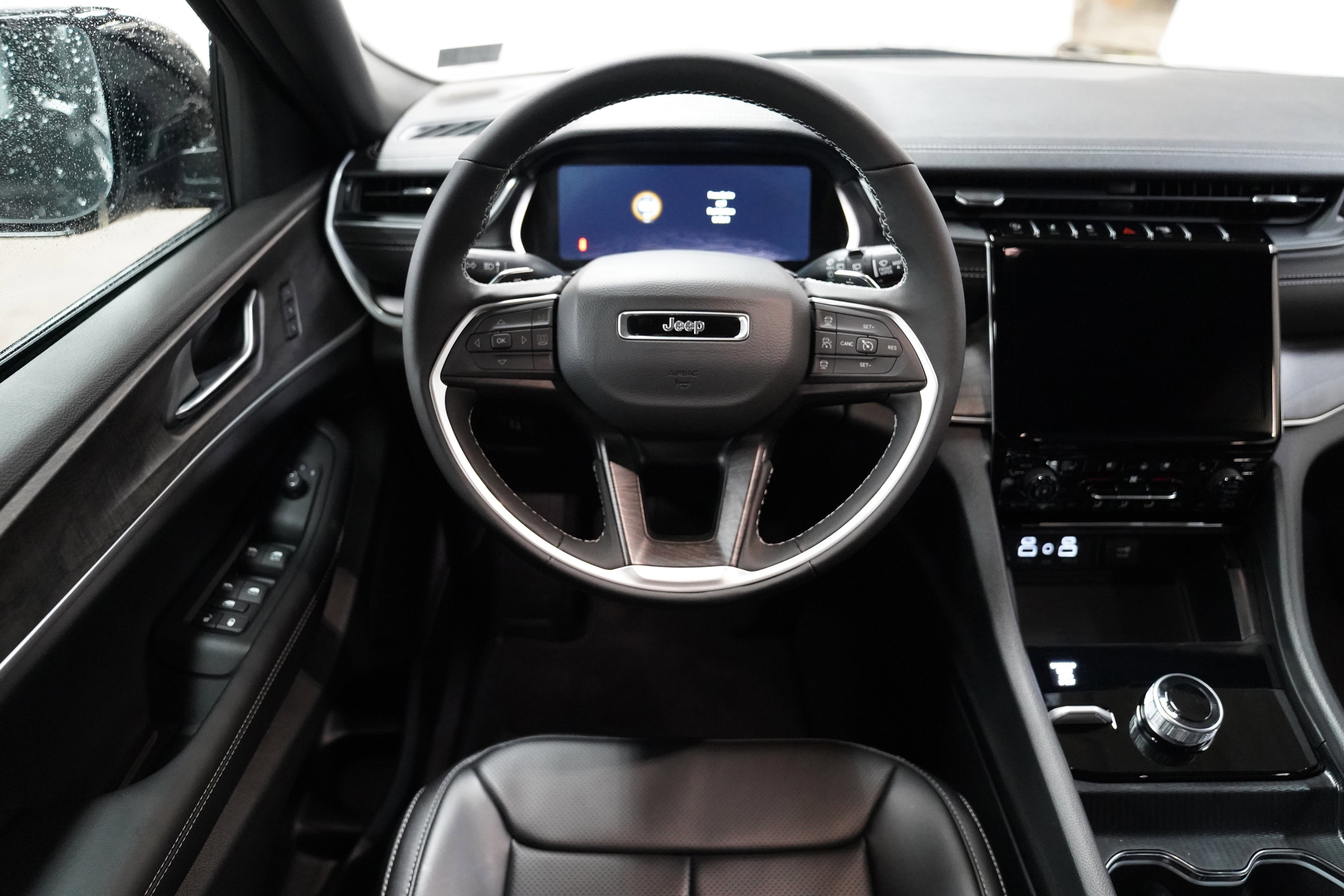 New 2025 Jeep Grand Cherokee L Limited image 14