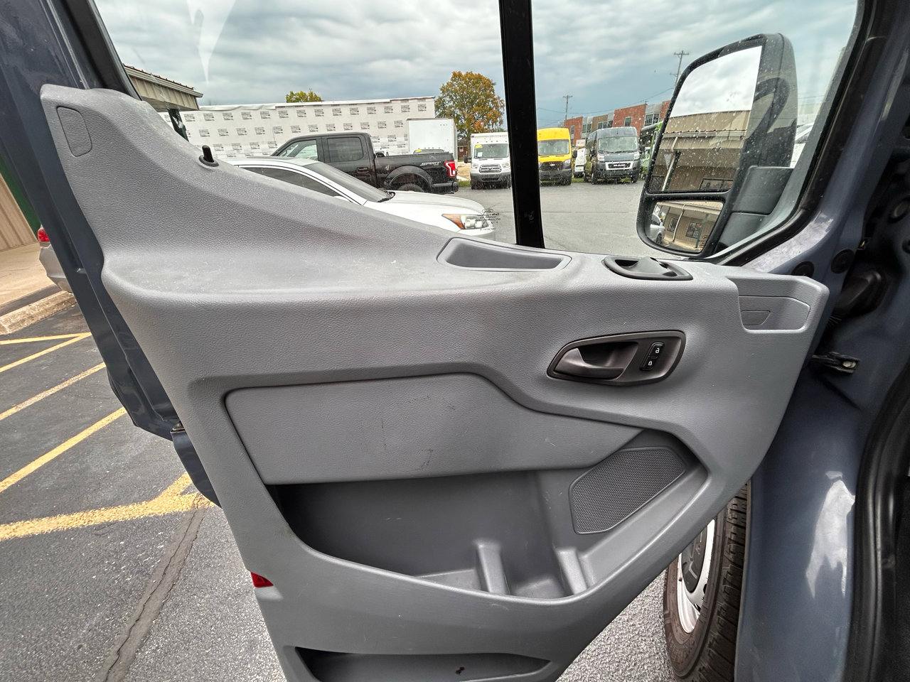 Used 2019 Ford Transit 250 148 High Roof Extended image 17