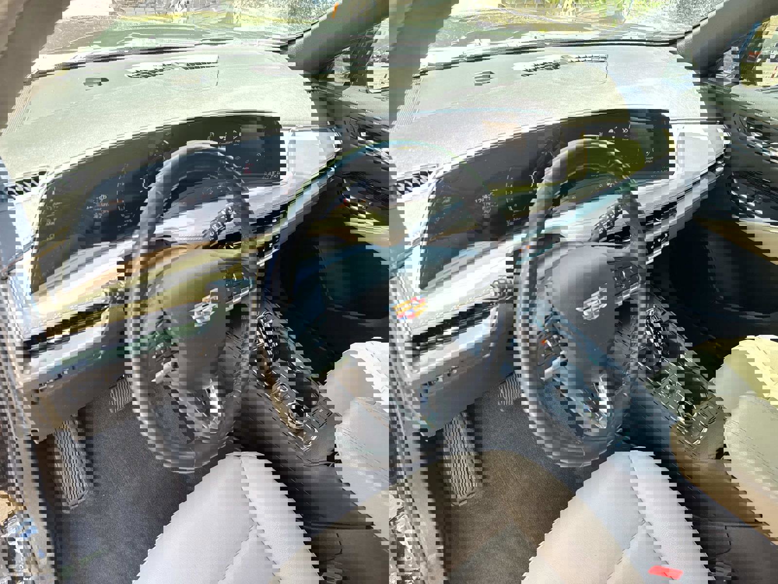 Used 2024 Cadillac XT4 Luxury w/ Cold Weather Package FWD image 22