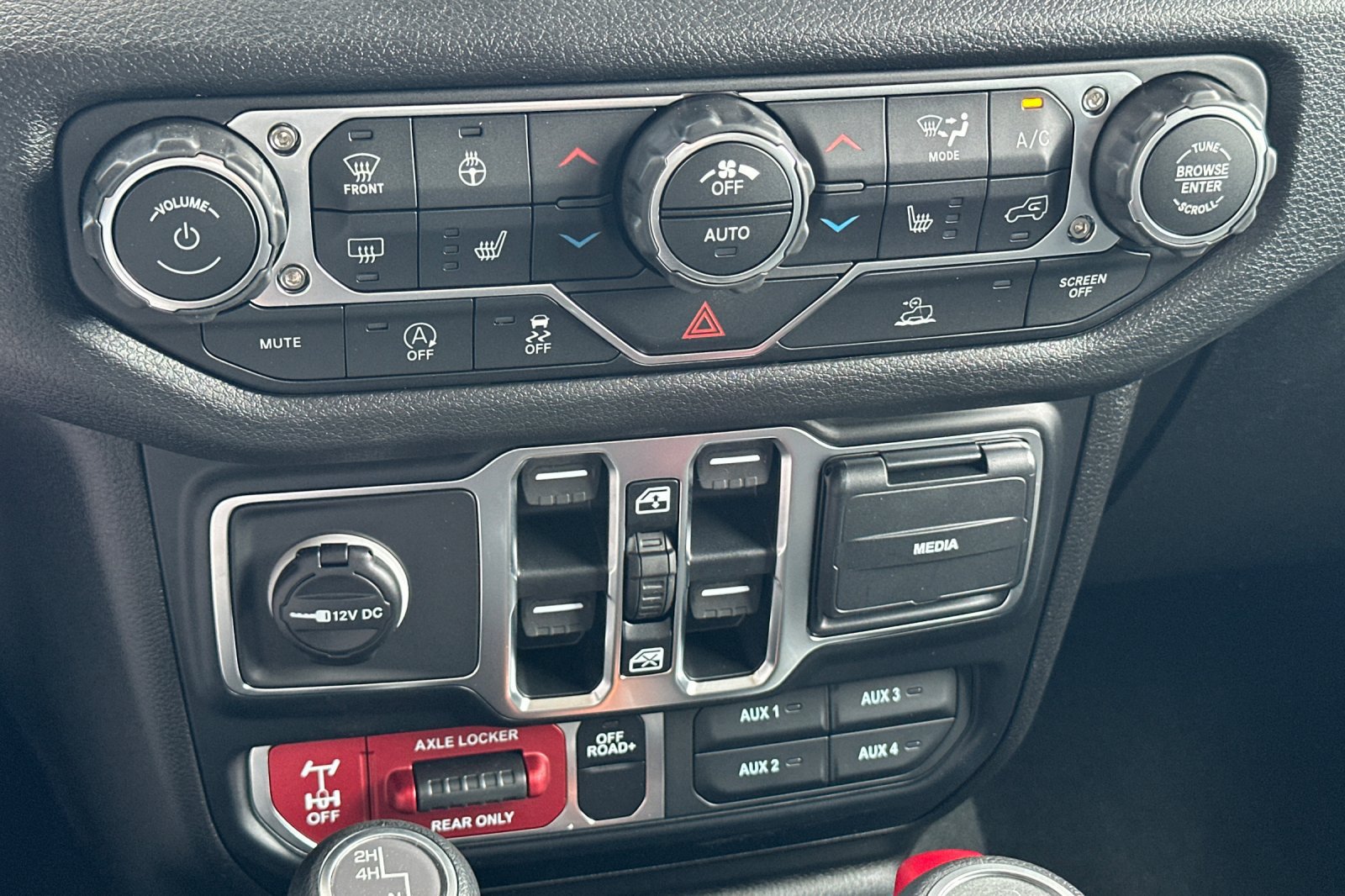 New 2026 Jeep Gladiator Sport AWD/4WD image 18
