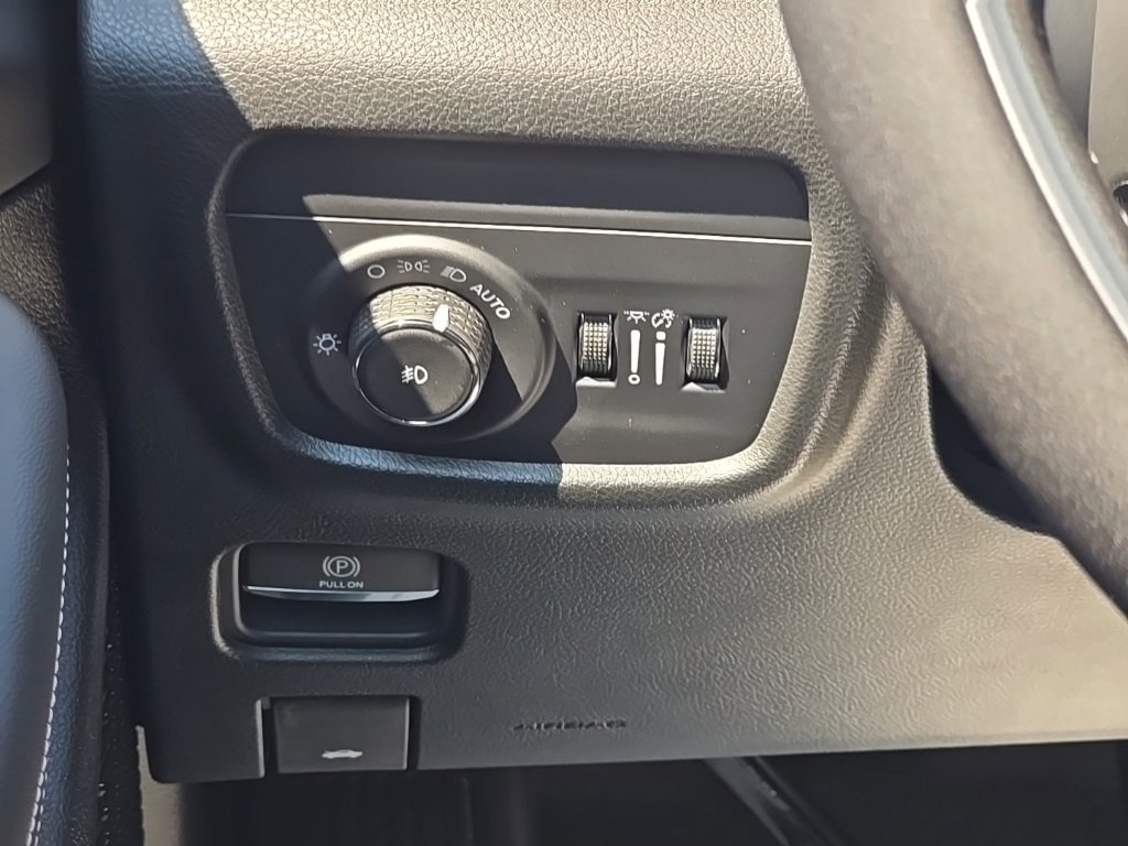 New 2025 Jeep Grand Cherokee L Limited w/ Luxury Tech Group II image 32