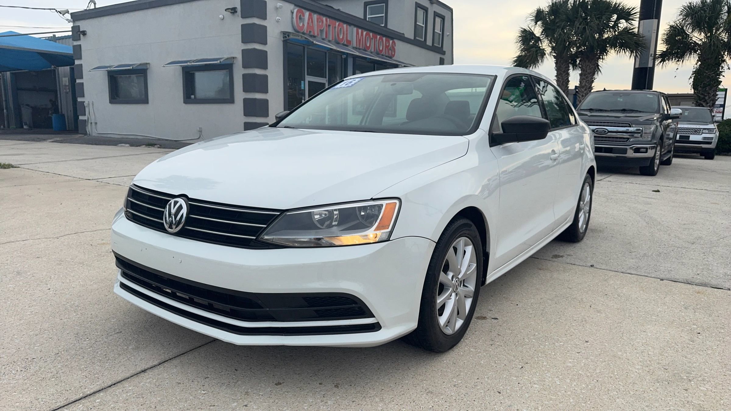 Used 2016 Volkswagen Jetta SE FWD image 1