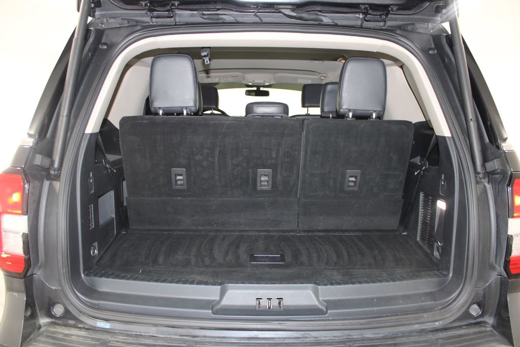 Used 2023 Ford Expedition XLT image 16