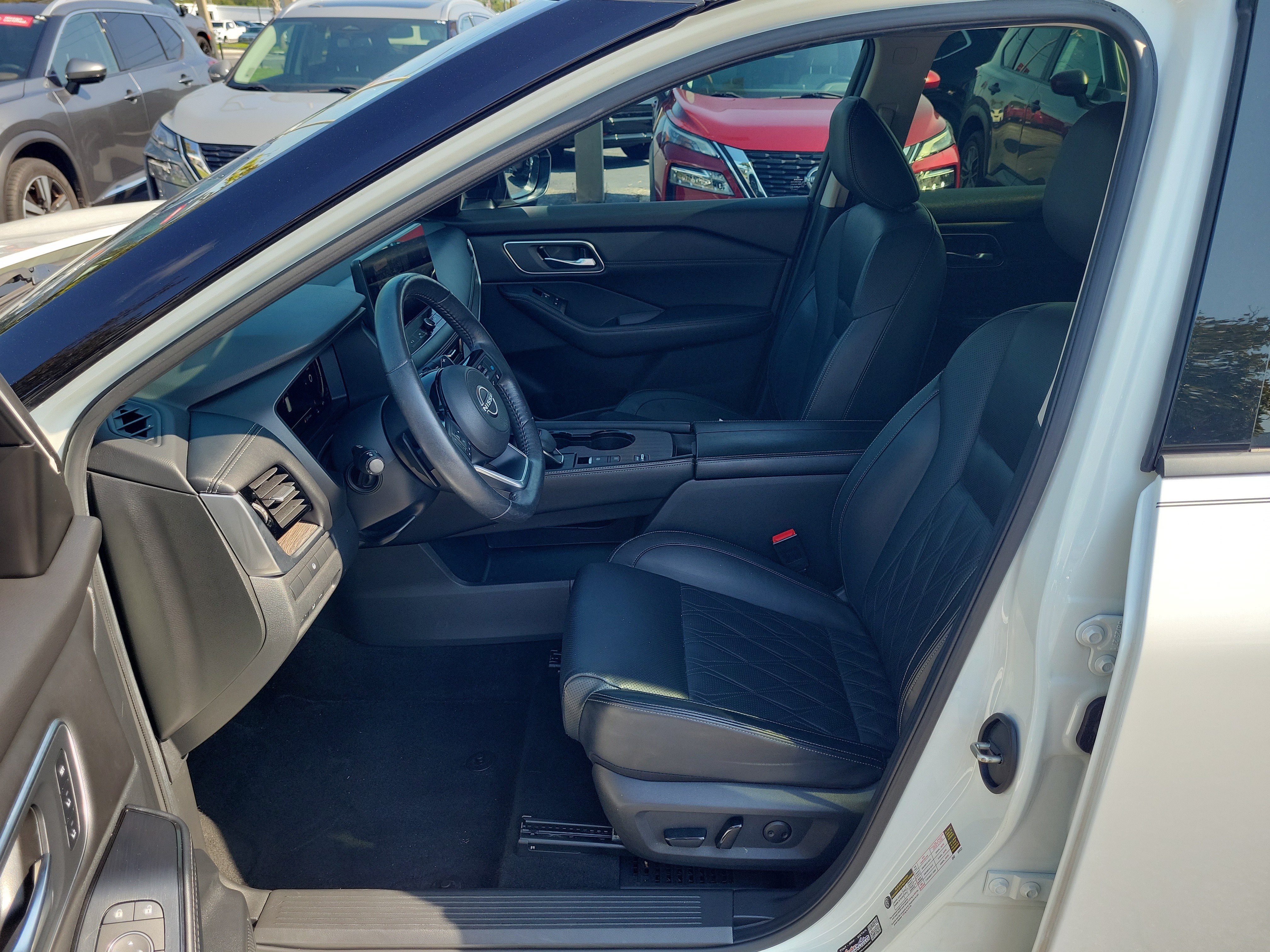 Certified 2024 Nissan Rogue Platinum FWD image 13