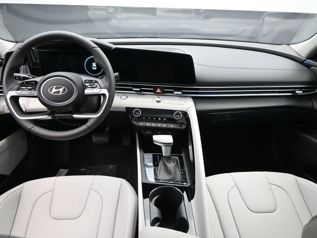 New 2025 Hyundai Elantra Limited image 24