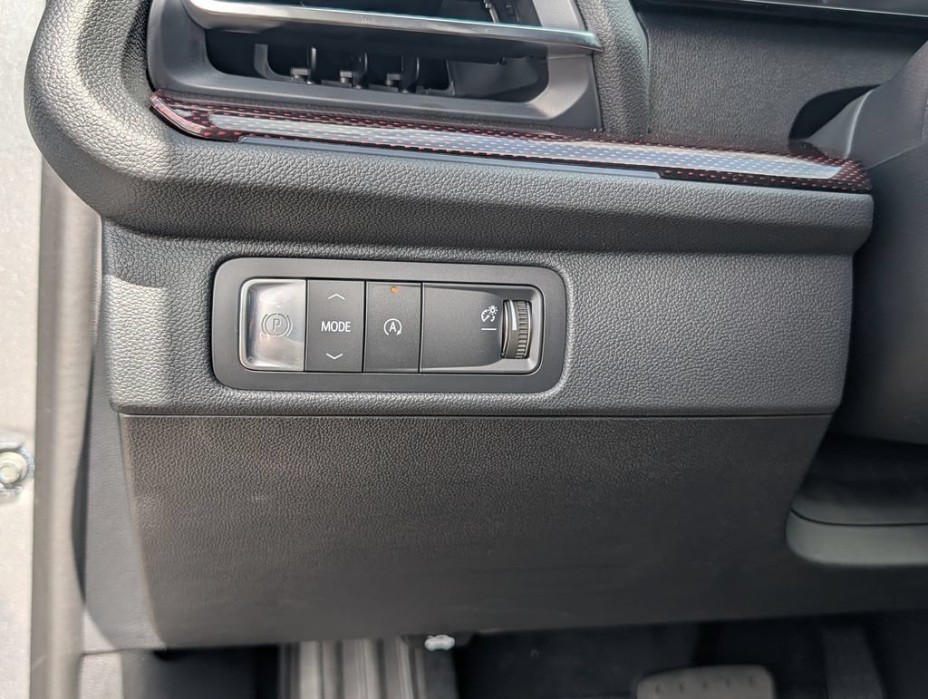 New 2026 Chevrolet Traverse RS w/ LPO, Floor Liner Package FWD image 21