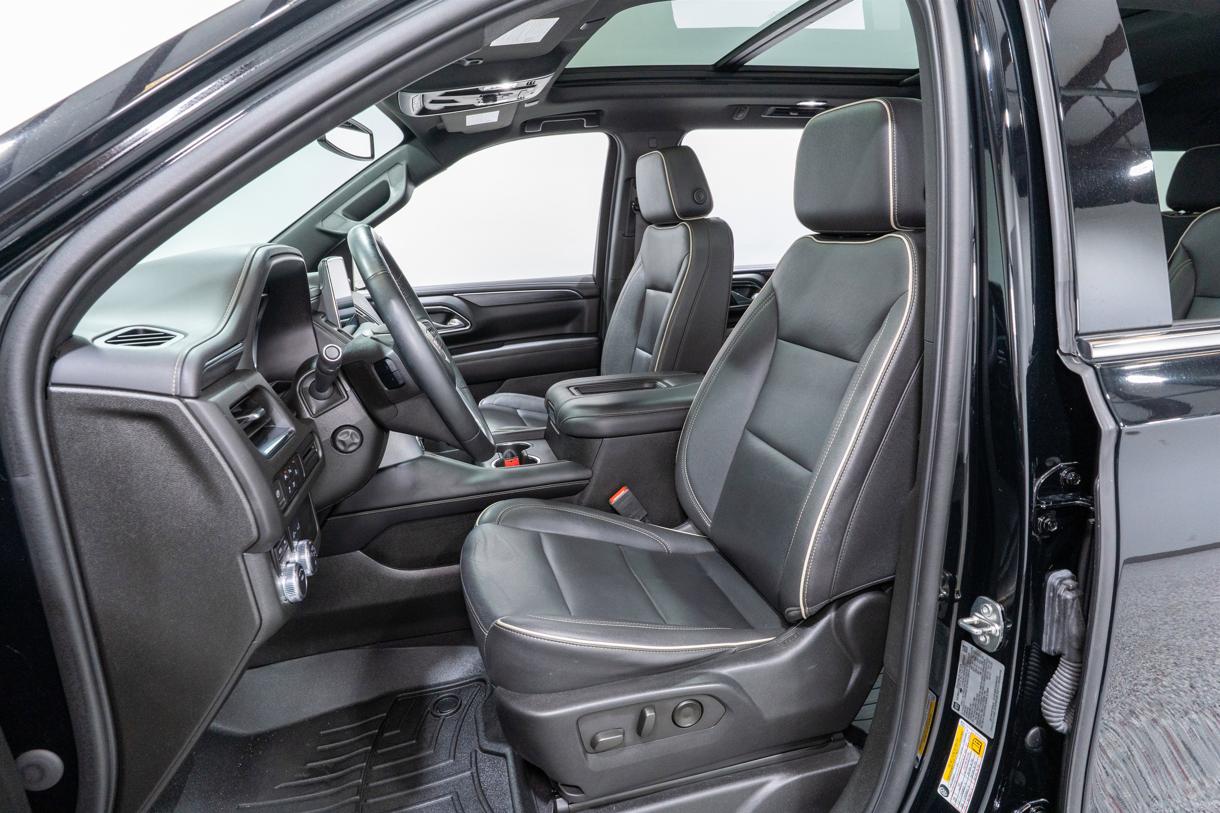 Used 2023 GMC Yukon XL SLT w/ SLT Luxury Package AWD/4WD image 15