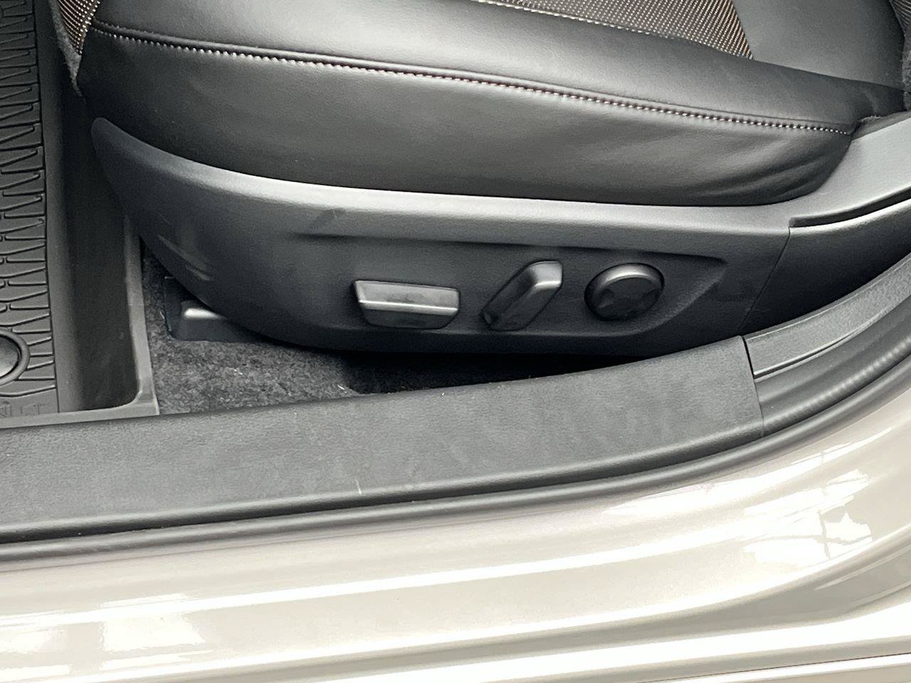 New 2026 MAZDA MAZDA3 2.5 S Hatchback w/ Premium Pkg FWD image 11