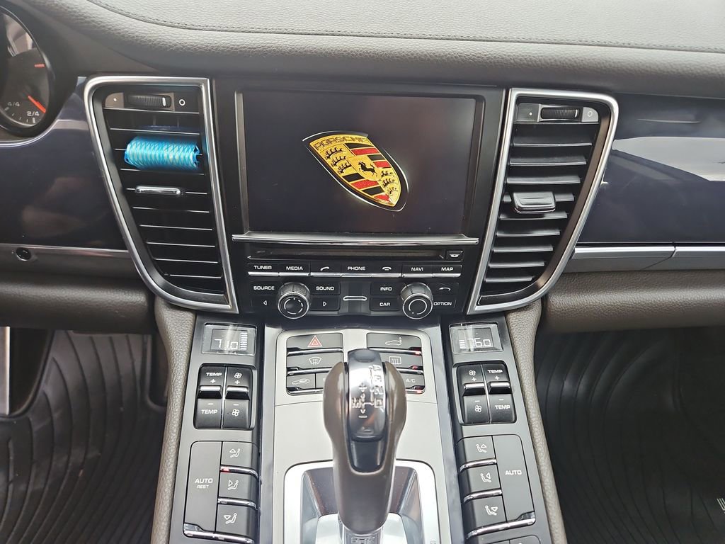 Used 2015 Porsche Panamera image 17