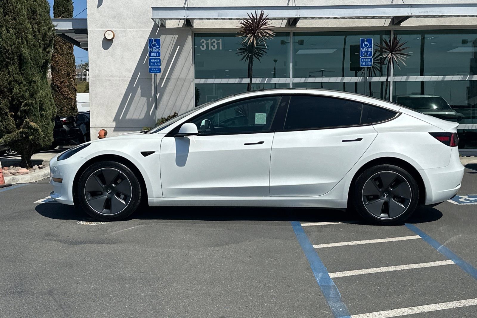 Used 2023 Tesla Model 3 Standard Range image 7