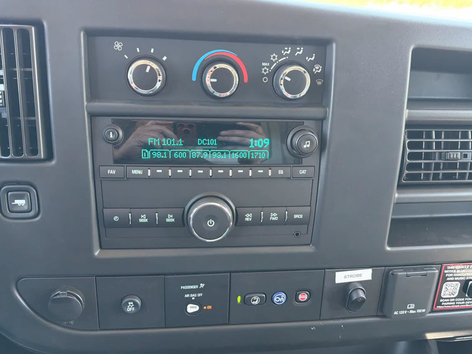 New 2025 GMC Savana 3500 w/ Power Convenience Package RWD image 32