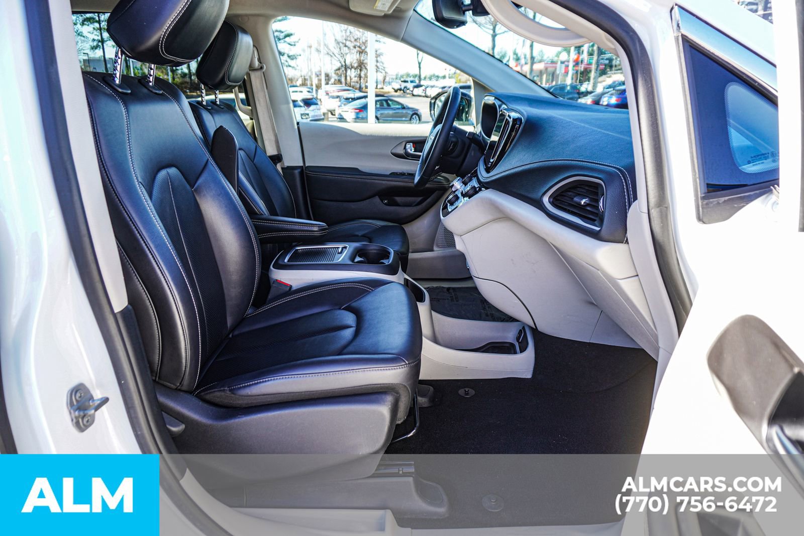 Used 2024 Chrysler Pacifica Select image 25