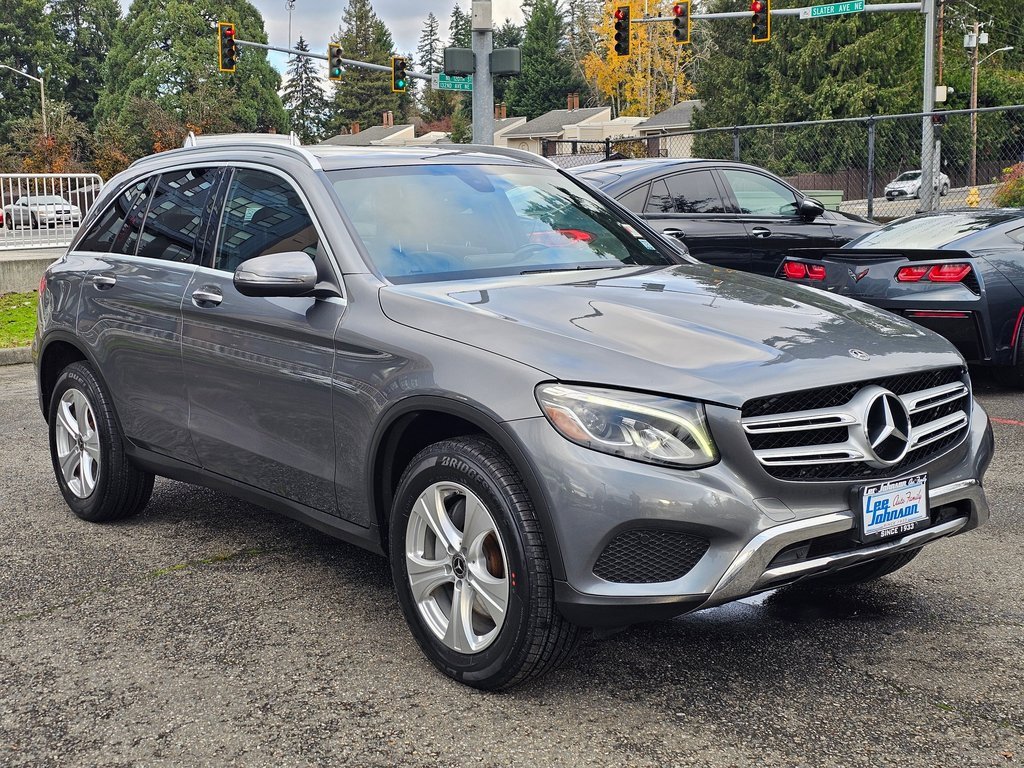 Used 2018 Mercedes-Benz GLC 300 4MATIC image 3