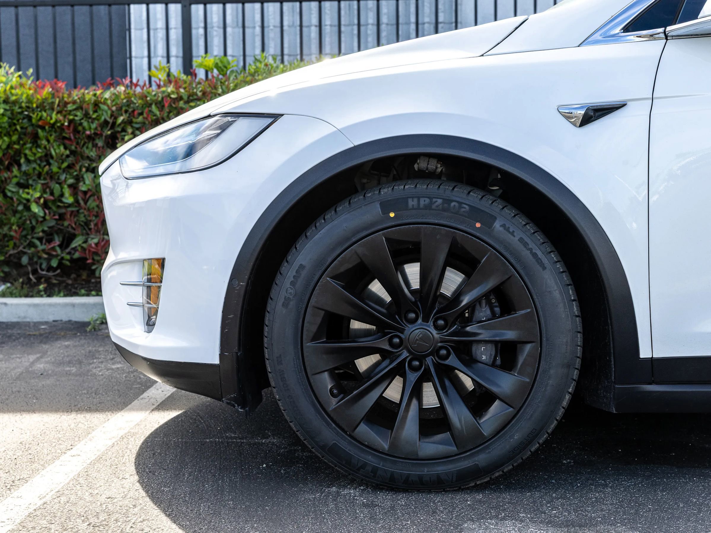 Used 2017 Tesla Model X 75D image 2