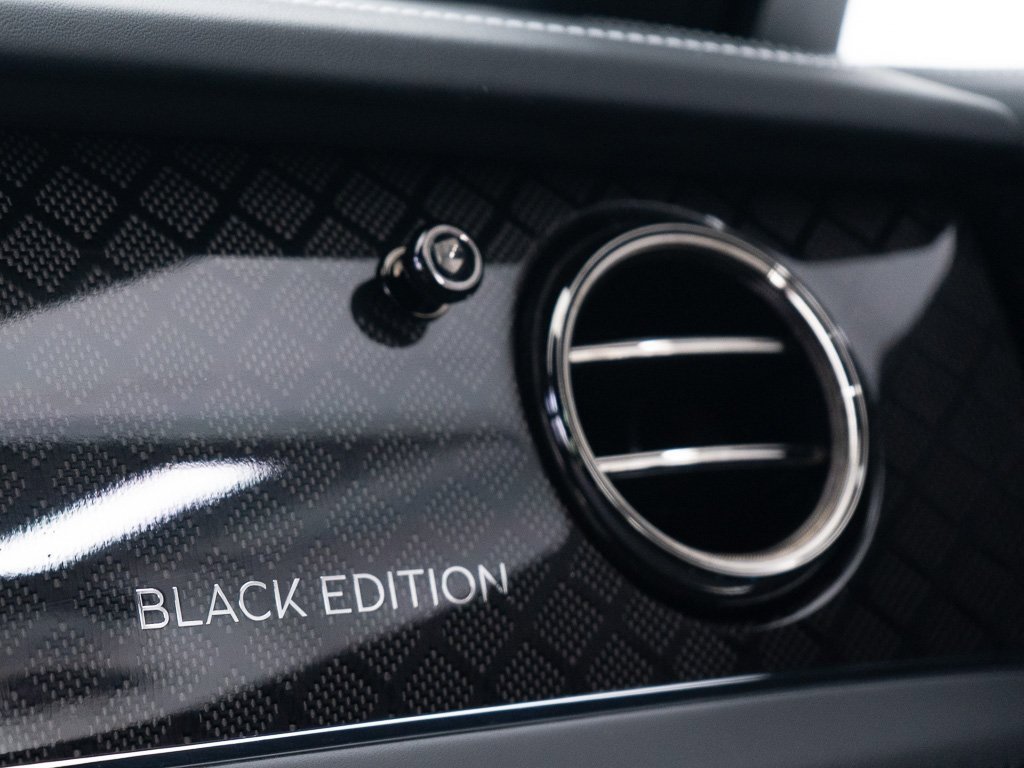 Used 2025 Bentley Bentayga image 42