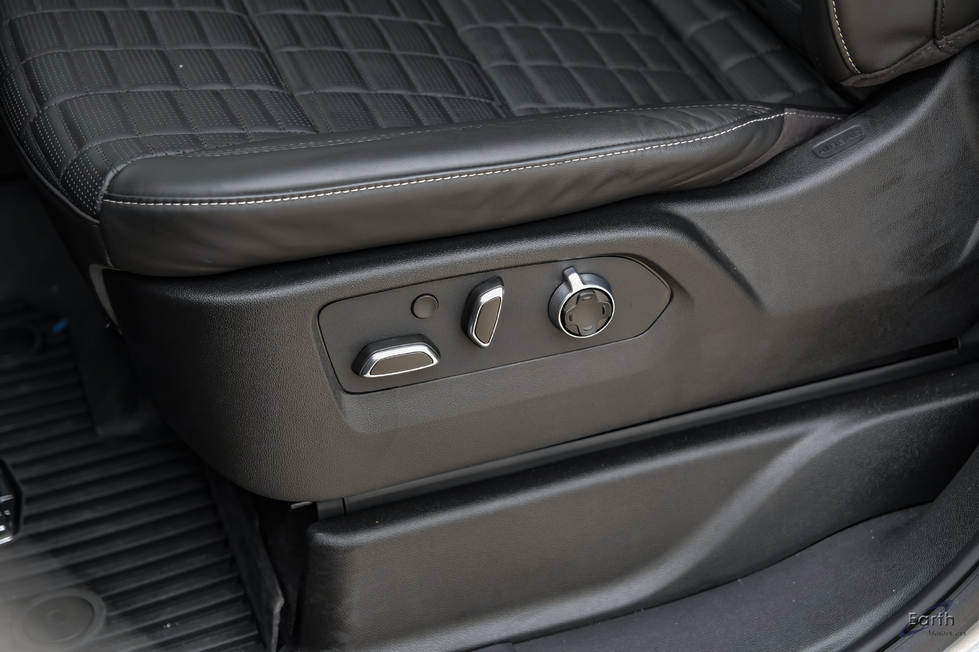 Used 2025 Cadillac Escalade V w/ LPO, Floor Liner Package AWD/4WD image 41