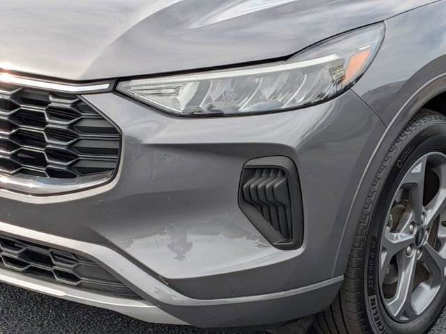 Used 2024 Ford Escape ST-Line w/ Tech Pack #1 FWD image 9