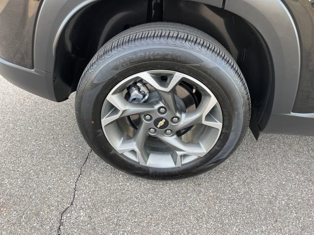 Used 2025 Chevrolet Trax LT w/ LT Convenience Package FWD image 36