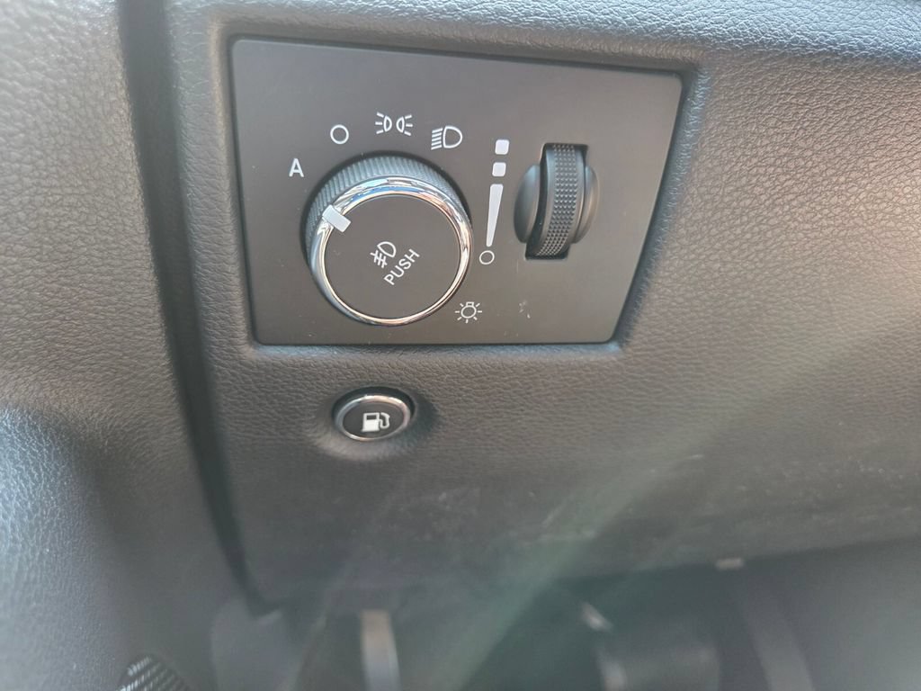 Used 2019 Jeep Grand Cherokee Limited RWD image 12