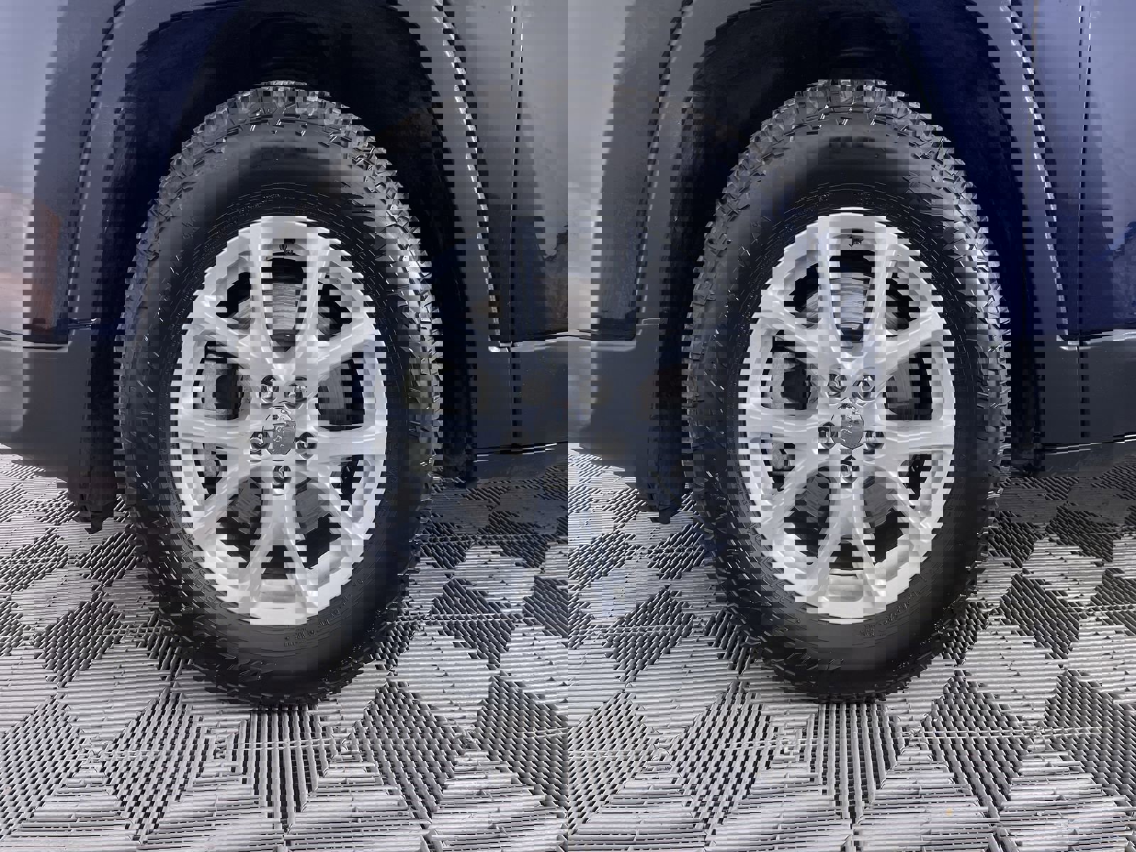 Used 2016 Jeep Cherokee Latitude w/ Cold Weather Group image 27