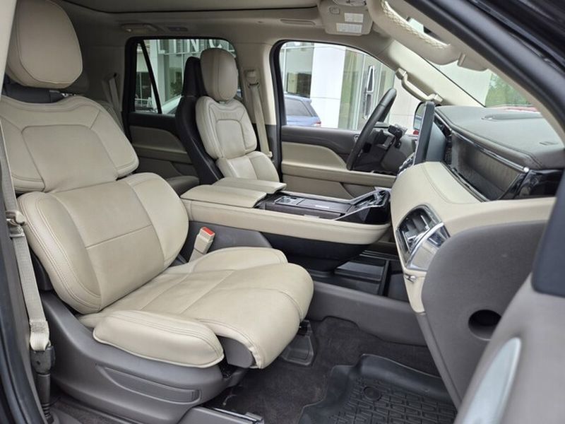 Used 2024 Lincoln Navigator L Reserve AWD/4WD image 25