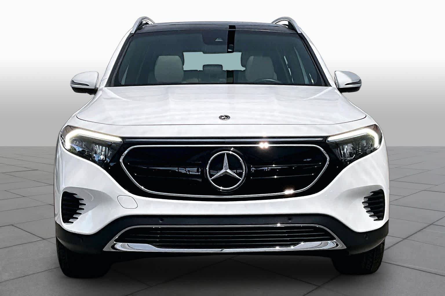 Certified 2023 Mercedes-Benz EQB 300 4MATIC w/ Exclusive Package image 3