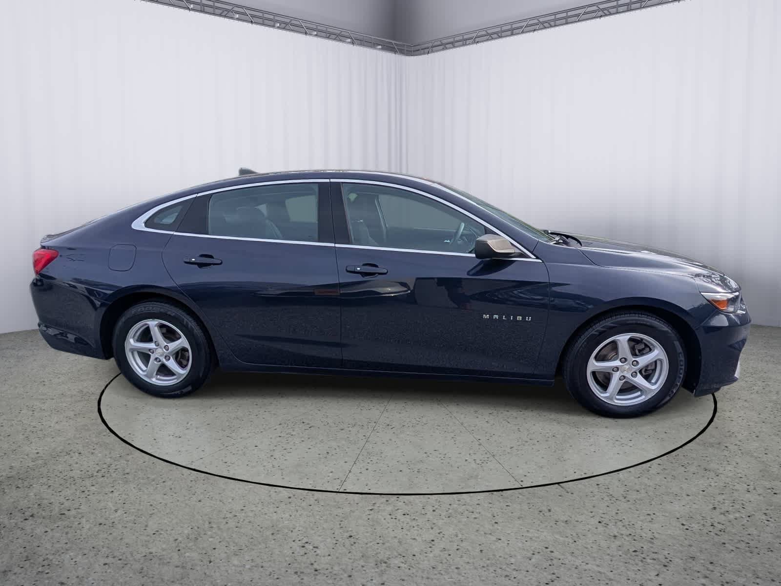 Used 2016 Chevrolet Malibu LS FWD image 2