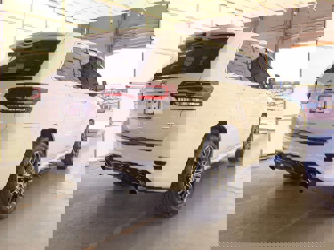 Used 2015 Jeep Grand Cherokee SRT AWD/4WD image 4