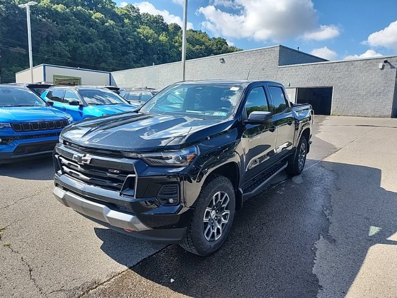 Used 2025 Chevrolet Colorado Z71 AWD/4WD image 3