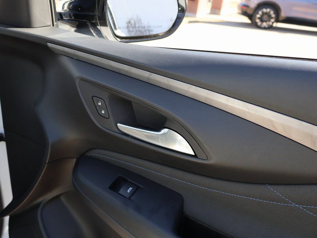 Used 2025 Buick Envista Sport Touring image 10