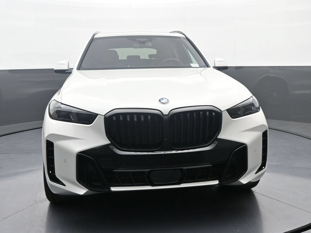 New 2026 BMW X5 xDrive40i w/ M Sport Package AWD/4WD image 2