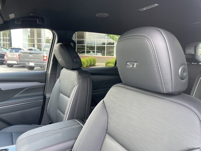 New 2026 Buick Enclave Sport Touring w/ Power Package image 9