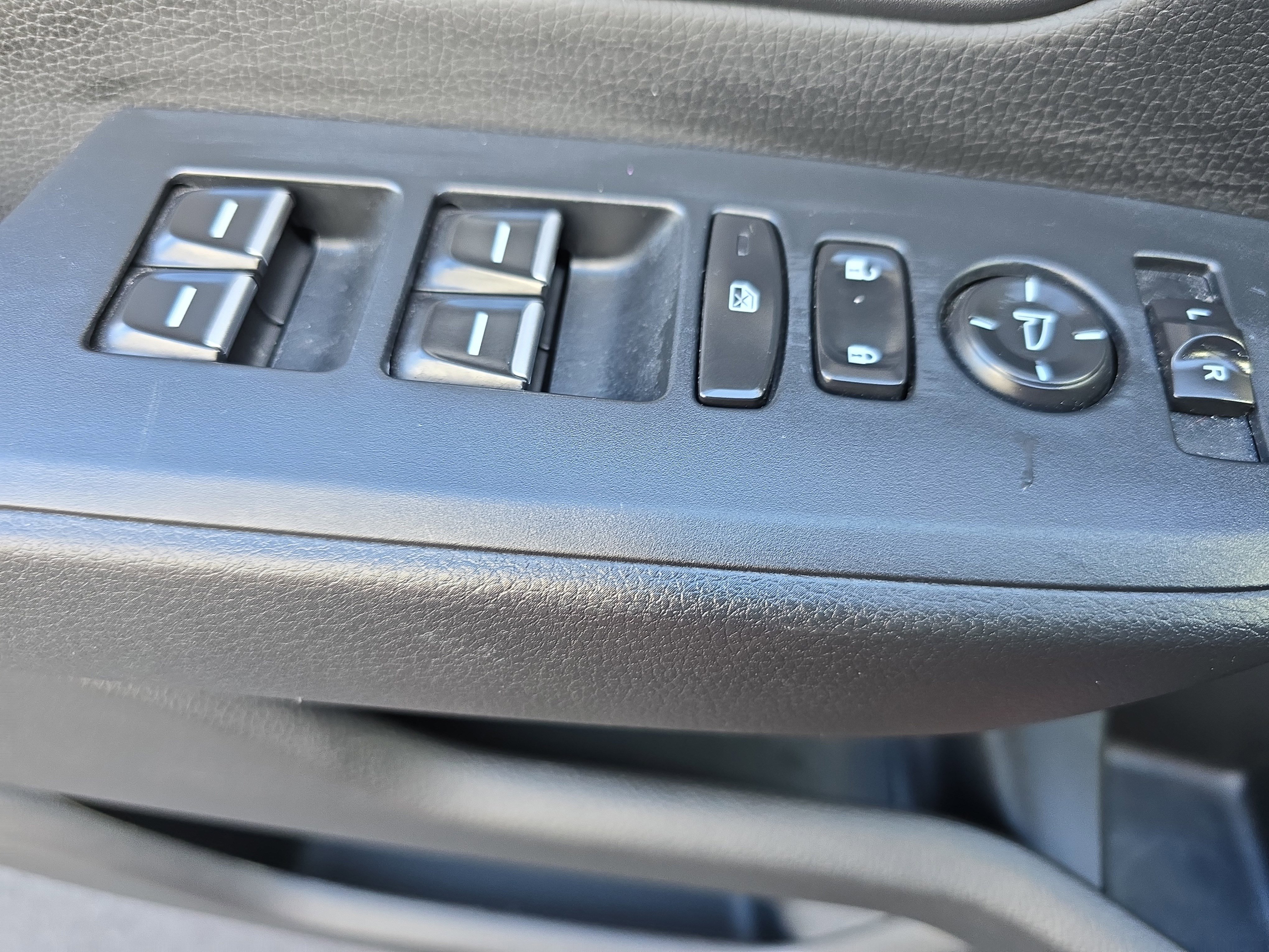 Used 2025 Honda Pilot EX-L image 29