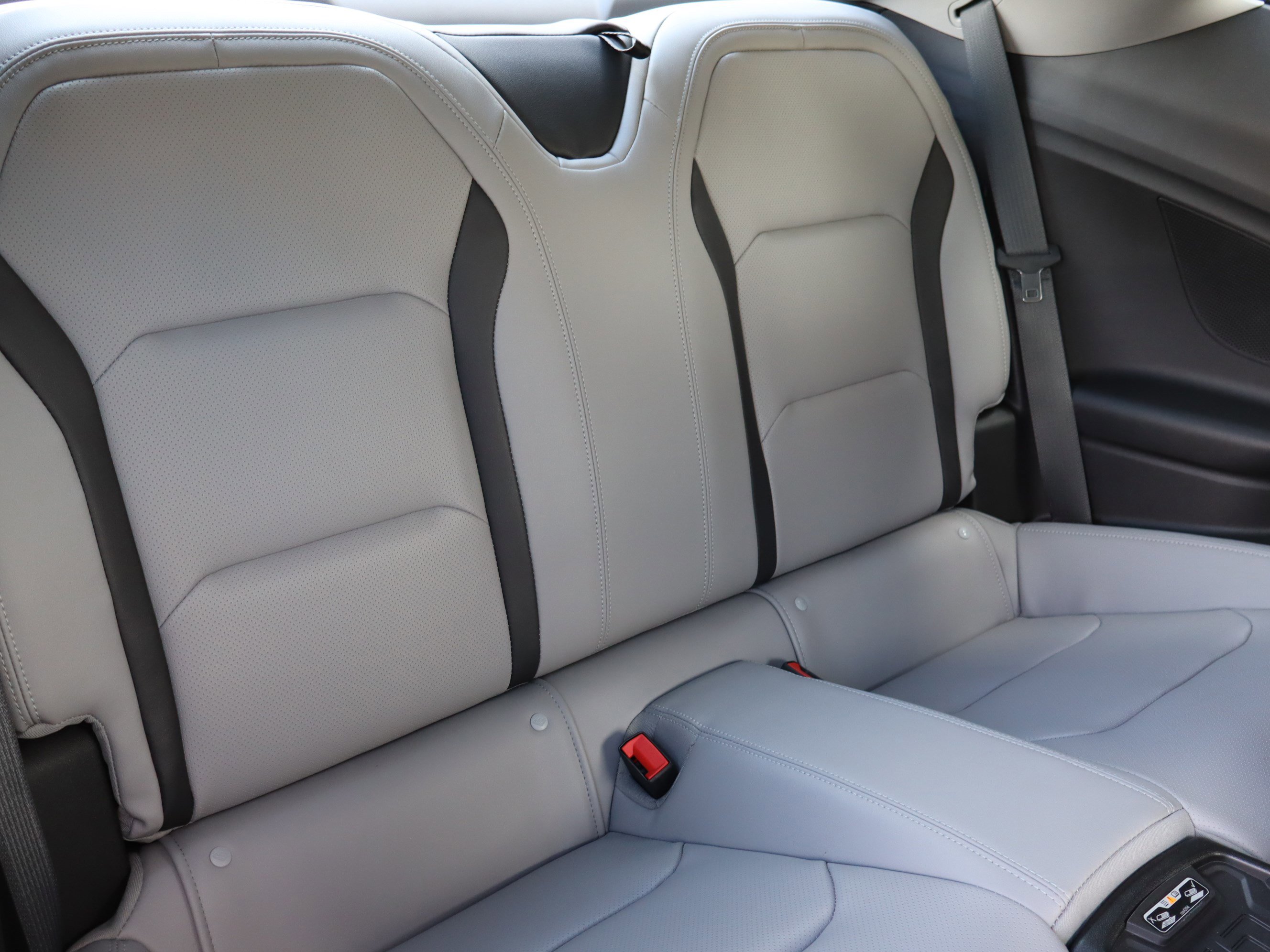 Used 2018 Chevrolet Camaro SS image 29