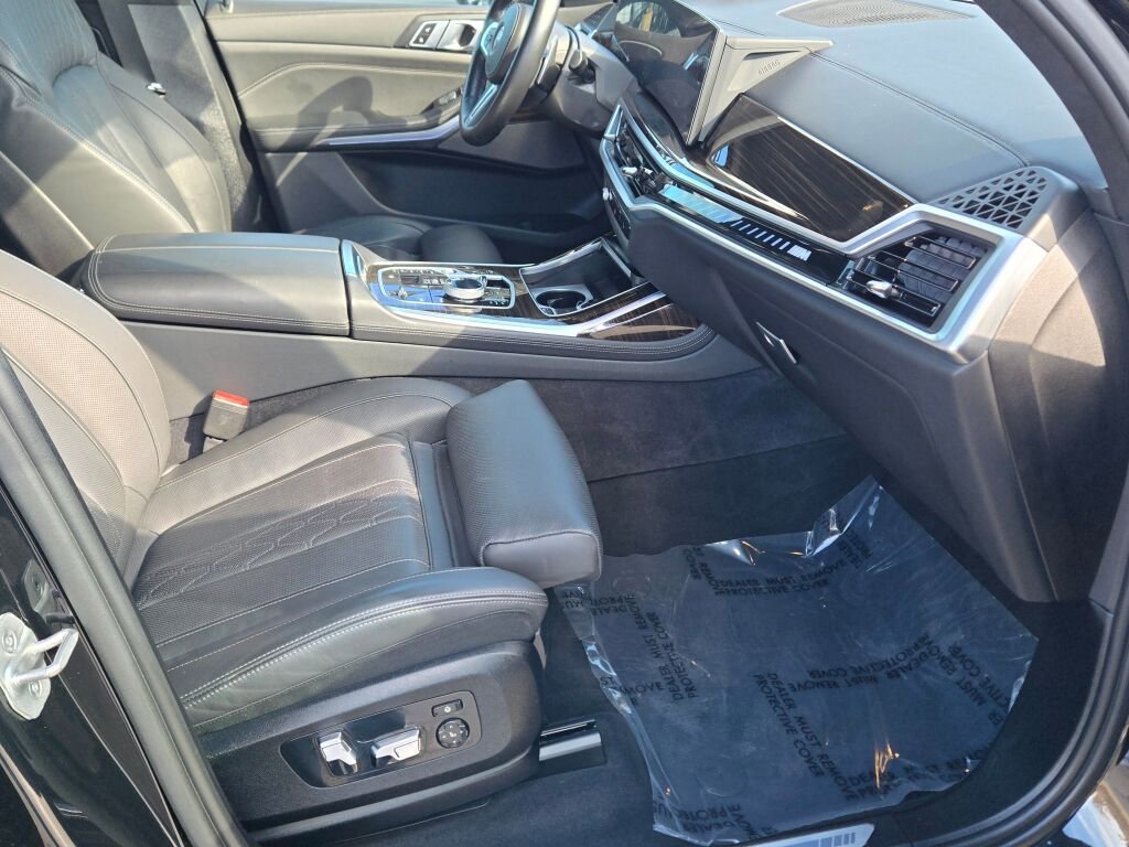 Used 2024 BMW X7 M60i w/ Executive Package image 10