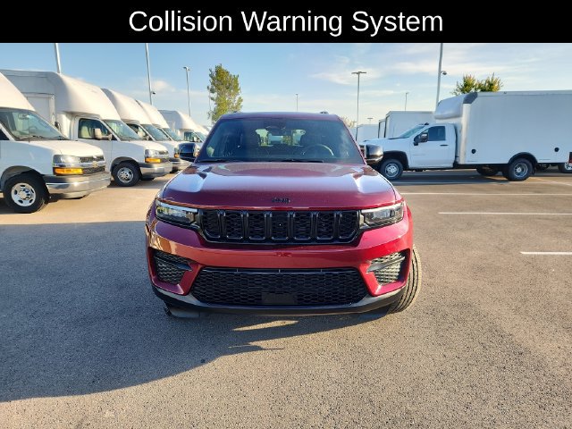 Used 2025 Jeep Grand Cherokee Altitude AWD/4WD image 2