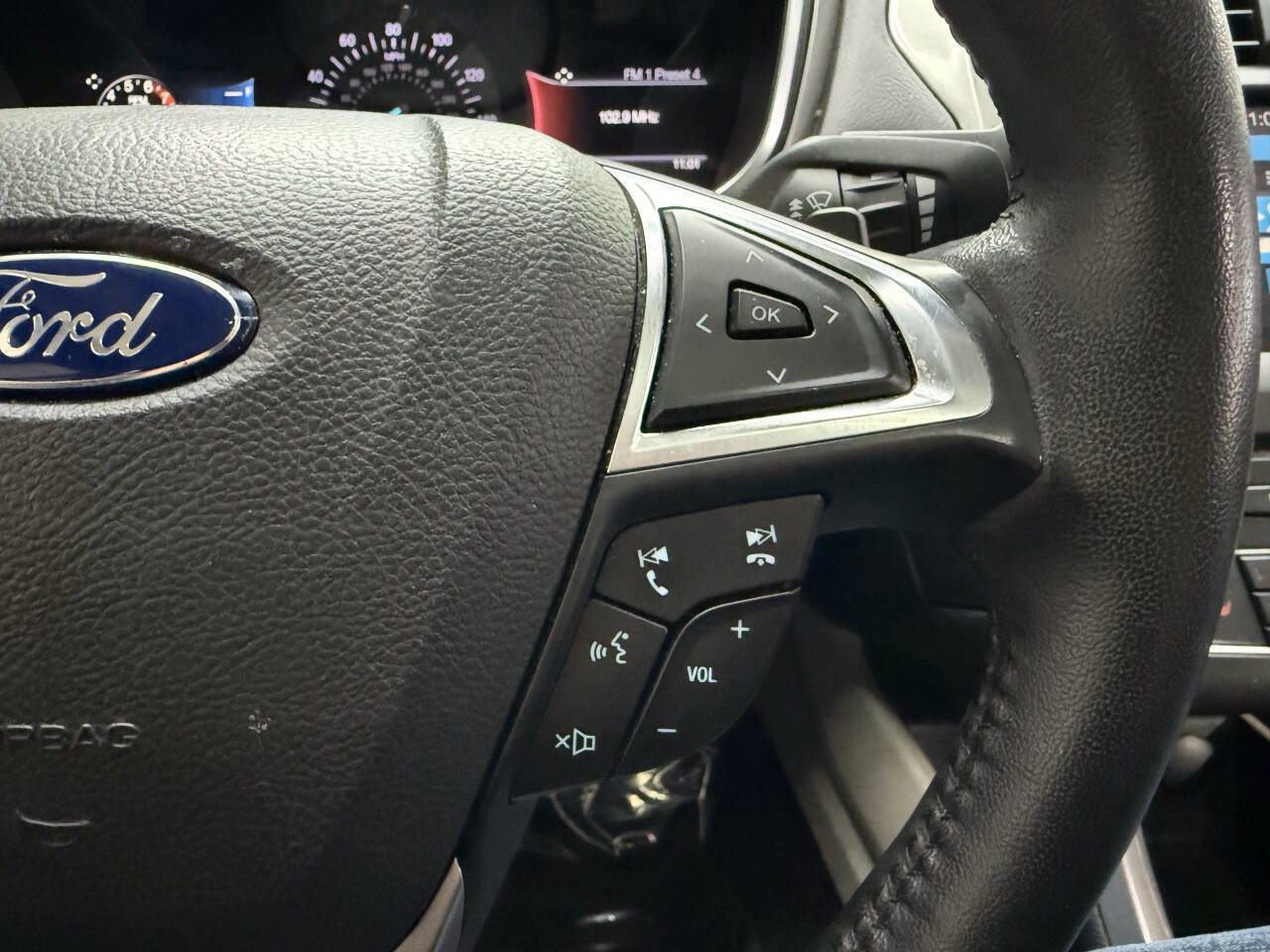 Used 2017 Ford Fusion SE w/ Fusion SE Technology Package FWD image 24