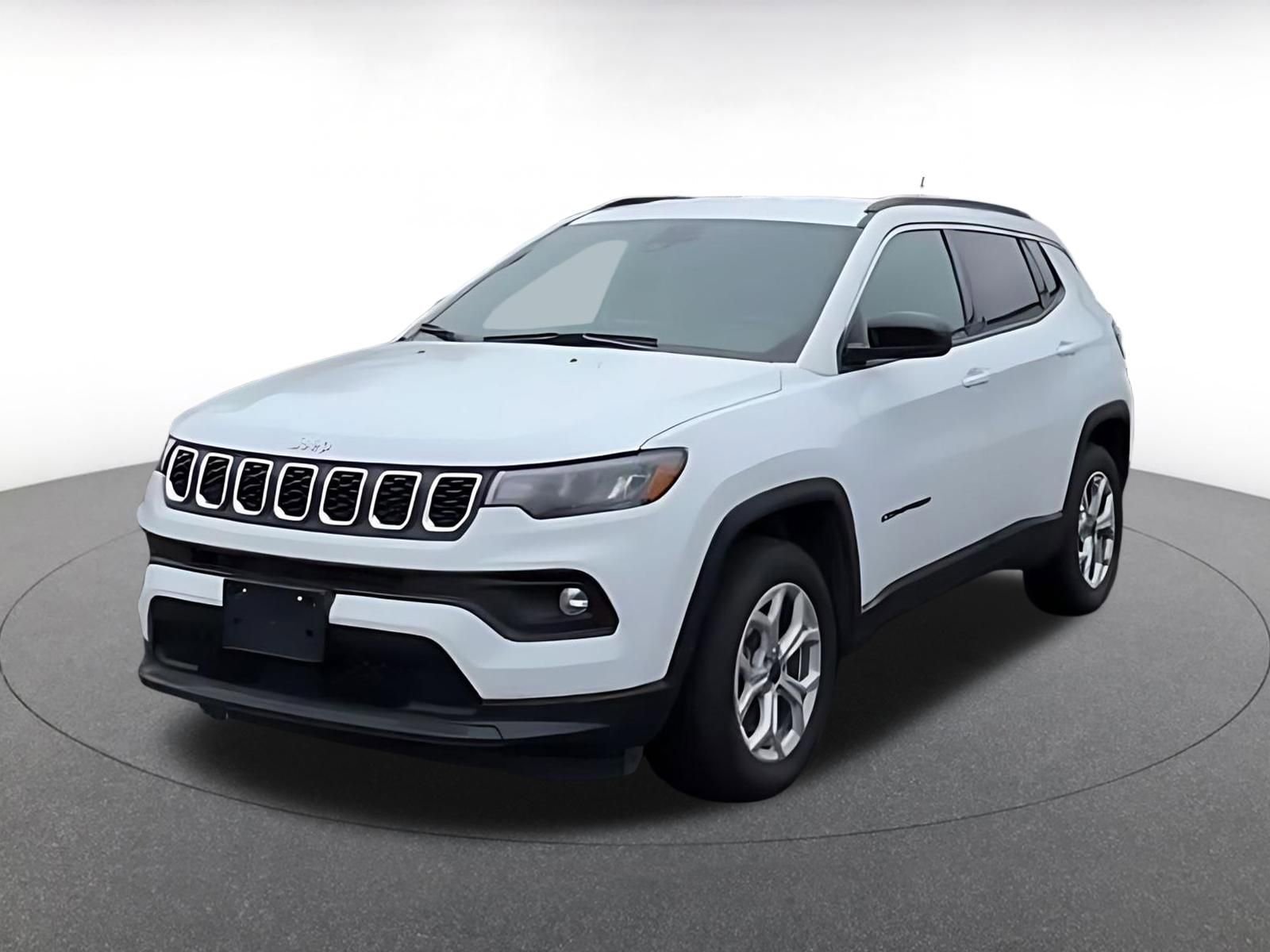 Used 2025 Jeep Compass Latitude AWD/4WD image 7