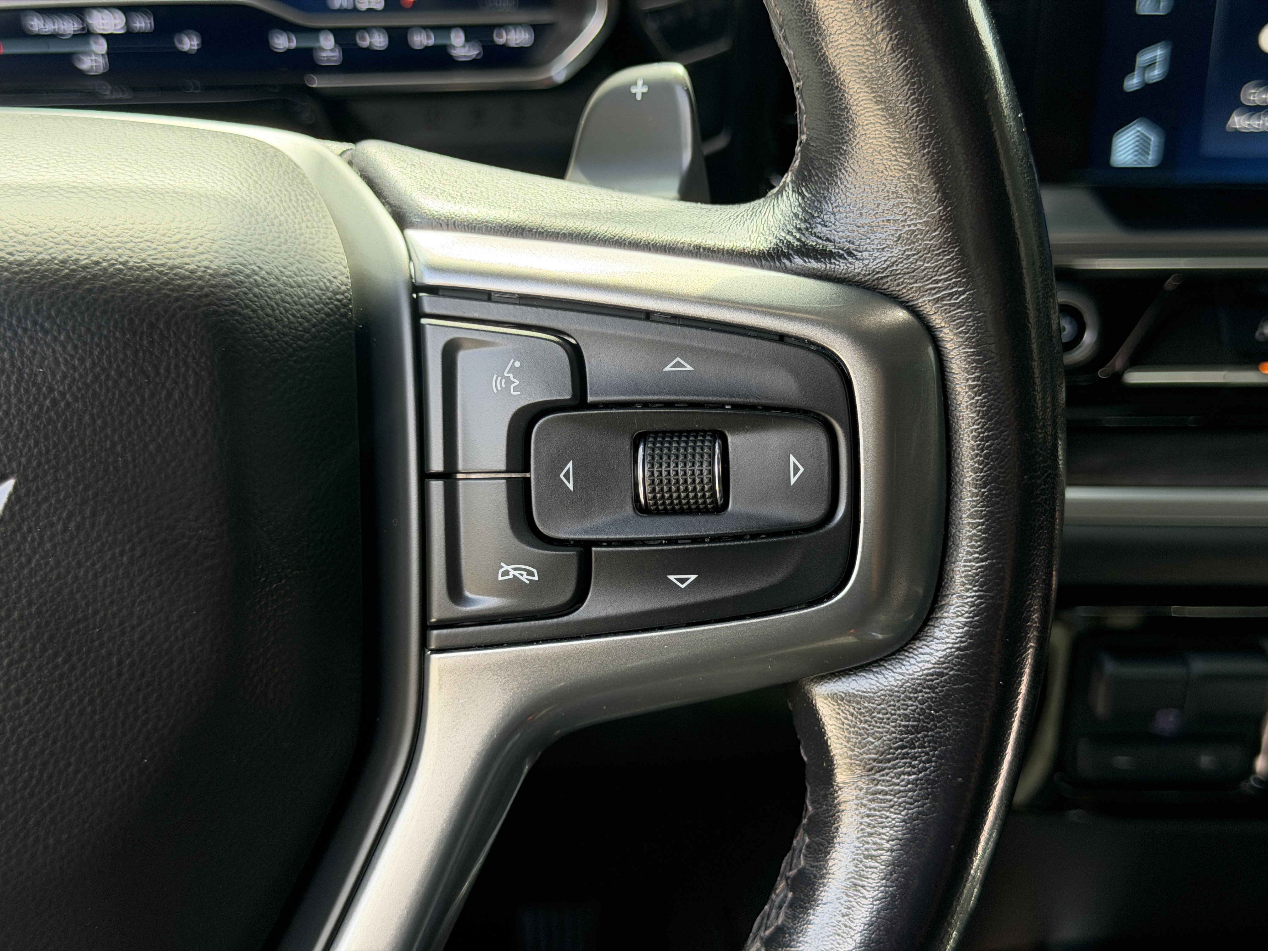 Used 2023 Chevrolet Silverado 1500 LTZ AWD/4WD image 29